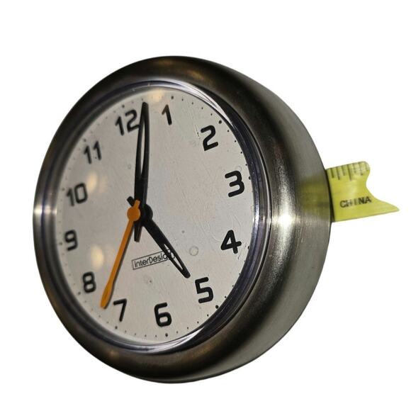 iDesign Forma Suction Clock 3.8" x 3.8" x 1.25" EUc - Picture 2 of 5
